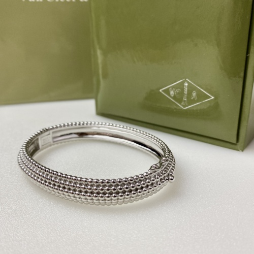 Van Cleef &amp; Arpels Bracelets For Women #971862 $45.00 USD, Wholesale Replica Van Cleef &amp; Arpels Bracelets