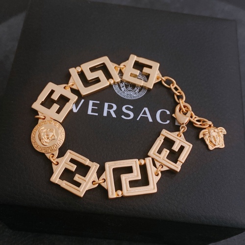 Versace Bracelet #993373 $38.00 USD, Wholesale Replica Versace Bracelets