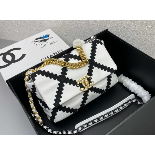 Chanel AAA Quality Messenger Bags For Women #1138125 $92.00 USD, Wholesale Replica Chanel AAA Messenger Bags