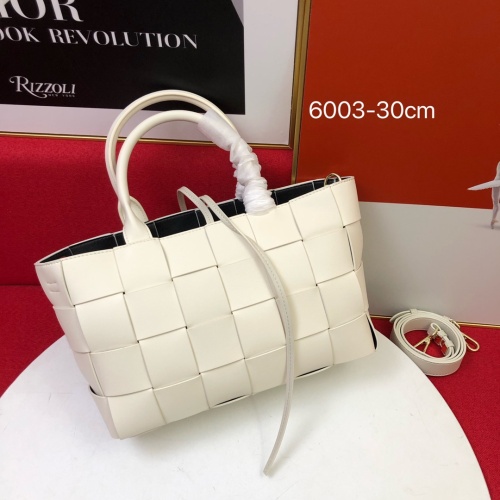 Replica Bottega Veneta BV AAA Quality Handbags For Women #1144135 $122.00 USD for Wholesale