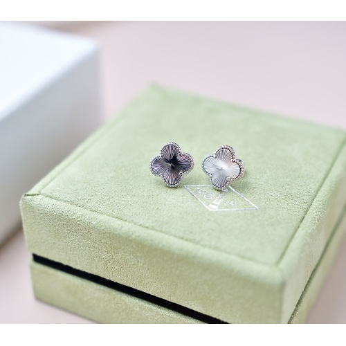 Van Cleef &amp; Arpels Earrings For Women #1191327 $15.00 USD, Wholesale Replica Van Cleef &amp; Arpels Earrings