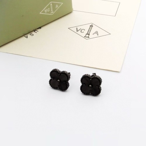 Van Cleef &amp; Arpels Earrings For Women #1213931 $25.00 USD, Wholesale Replica Van Cleef &amp; Arpels Earrings