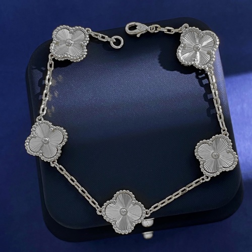 Van Cleef &amp; Arpels Bracelets For Women #1219560 $32.00 USD, Wholesale Replica Van Cleef &amp; Arpels Bracelets