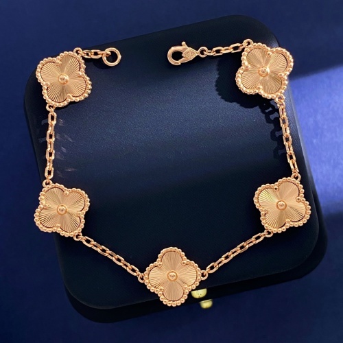 Van Cleef &amp; Arpels Bracelets For Women #1219561 $32.00 USD, Wholesale Replica Van Cleef &amp; Arpels Bracelets