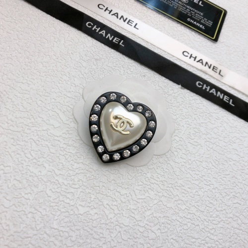 Chanel Brooches For Women #1219940 $34.00 USD, Wholesale Replica Chanel Brooches