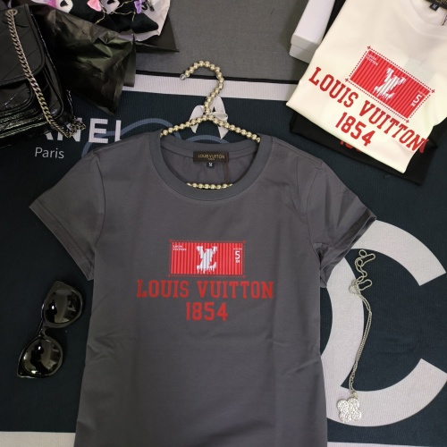 Replica Louis Vuitton LV T-Shirts Short Sleeved For Women #1231041 $32.00 USD for Wholesale