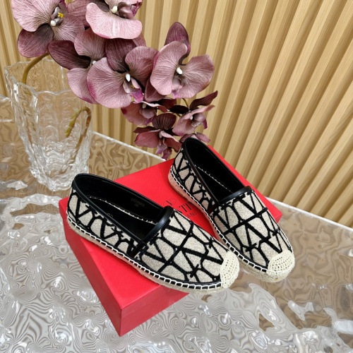 Valentino Casual Shoes For Women #1232045 $102.00 USD, Wholesale Replica Valentino Casual Shoes