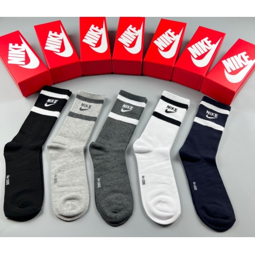 Nike Socks #1232986 $29.00 USD, Wholesale Replica Nike Socks