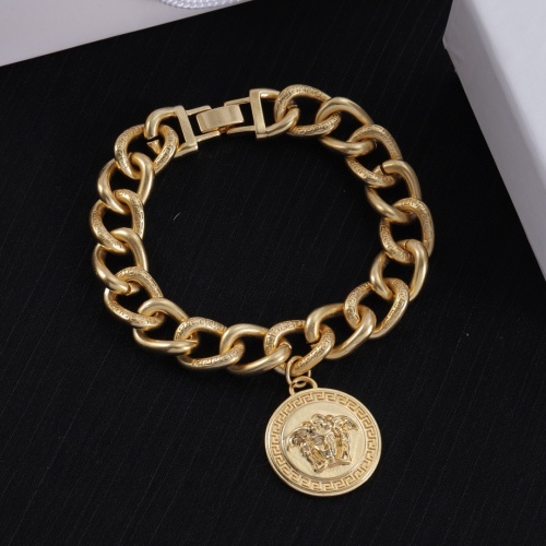 Versace Bracelets #1234797 $32.00 USD, Wholesale Replica Versace Bracelets