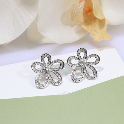 Van Cleef &amp; Arpels Earrings For Women #1251929 $32.00 USD, Wholesale Replica Van Cleef &amp; Arpels Earrings