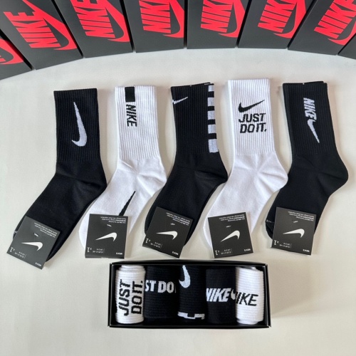 Nike Socks #1261123 $29.00 USD, Wholesale Replica Nike Socks