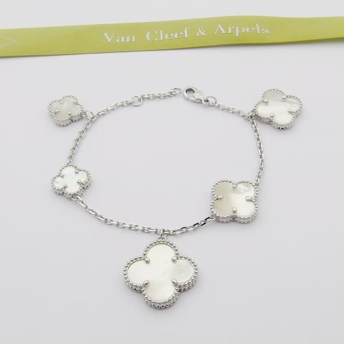 Van Cleef &amp; Arpels Bracelets For Women #1262405 $32.00 USD, Wholesale Replica Van Cleef &amp; Arpels Bracelets