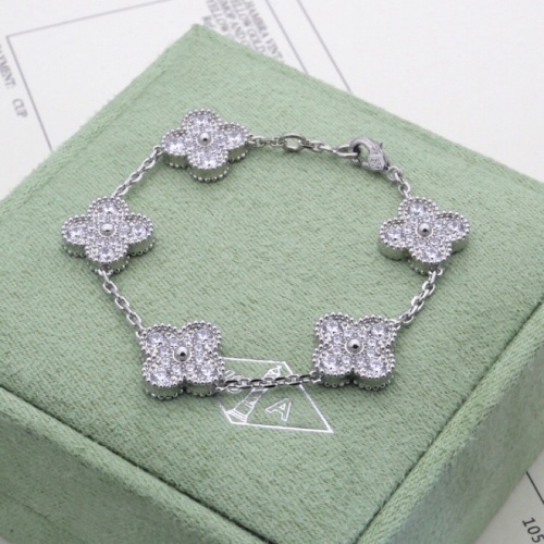 Van Cleef &amp; Arpels Bracelets For Women #1262948 $40.00 USD, Wholesale Replica Van Cleef &amp; Arpels Bracelets