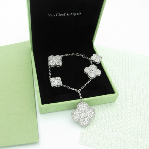 Van Cleef &amp; Arpels Bracelets For Women #1262951 $39.00 USD, Wholesale Replica Van Cleef &amp; Arpels Bracelets