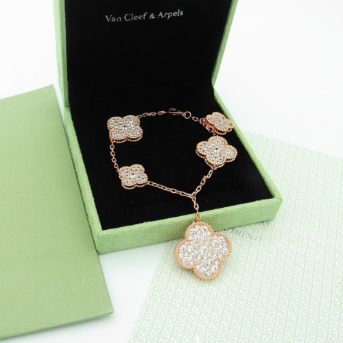 Van Cleef &amp; Arpels Bracelets For Women #1262952 $39.00 USD, Wholesale Replica Van Cleef &amp; Arpels Bracelets