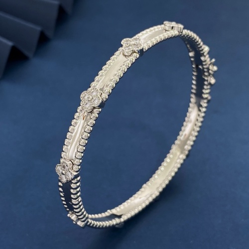 Van Cleef &amp; Arpels Bracelets #1263012 $32.00 USD, Wholesale Replica Van Cleef &amp; Arpels Bracelets