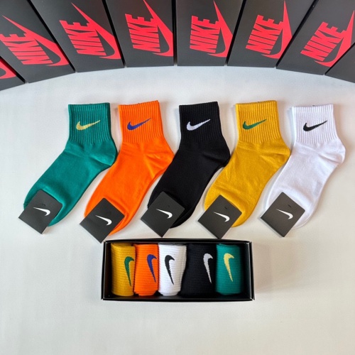 Nike Socks #1269734 $27.00 USD, Wholesale Replica Nike Socks