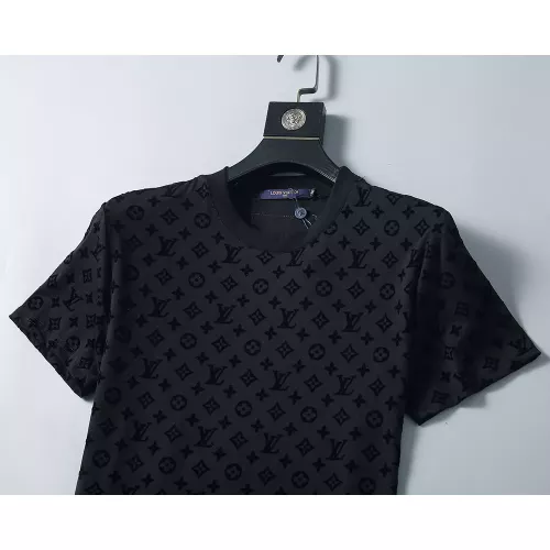 Replica Louis Vuitton LV T-Shirts Short Sleeved For Men #1277735 $25.00 USD for Wholesale