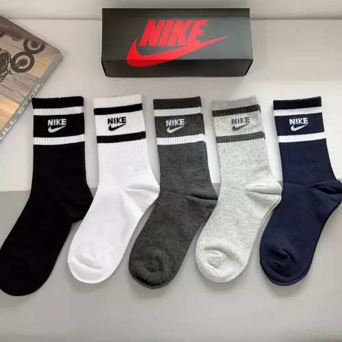 Nike Socks #1279656 $29.00 USD, Wholesale Replica Nike Socks