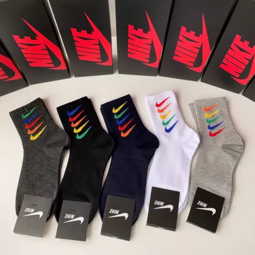 Nike Socks #1279666 $27.00 USD, Wholesale Replica Nike Socks