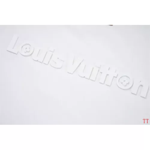 Replica Louis Vuitton LV T-Shirts Short Sleeved For Unisex #1287191 $32.00 USD for Wholesale