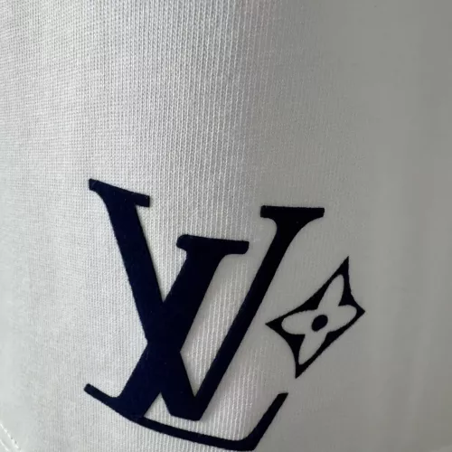 Replica Louis Vuitton LV T-Shirts Short Sleeved For Unisex #1298549 $42.00 USD for Wholesale