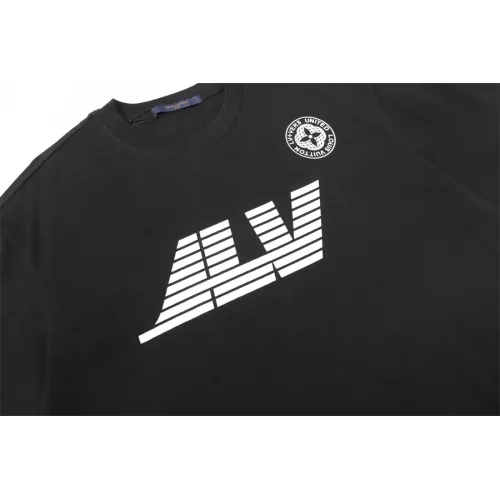 Replica Louis Vuitton LV T-Shirts Short Sleeved For Unisex #1315739 $36.00 USD for Wholesale