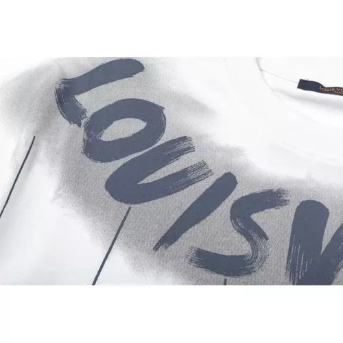 Replica Louis Vuitton LV T-Shirts Short Sleeved For Unisex #1315822 $42.00 USD for Wholesale