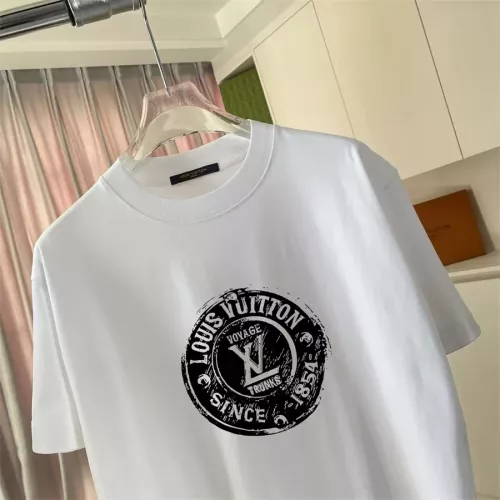 Replica Louis Vuitton LV T-Shirts Short Sleeved For Unisex #1322149 $42.00 USD for Wholesale