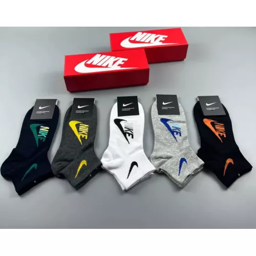 Nike Socks #1324928 $25.00 USD, Wholesale Replica Nike Socks