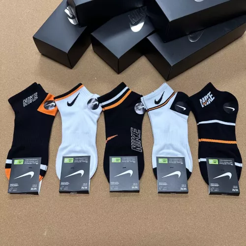 Nike Socks #1332493 $25.00 USD, Wholesale Replica Nike Socks