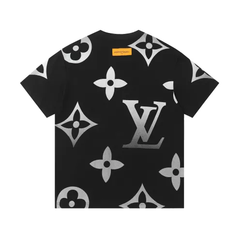 Replica Louis Vuitton LV T-Shirts Short Sleeved For Unisex #1335351 $34.00 USD for Wholesale