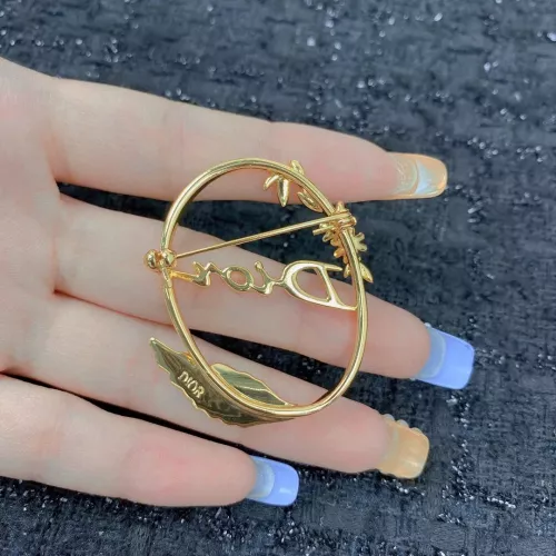 Replica Christian Dior Brooches For Women #1337571 $29.00 USD for Wholesale