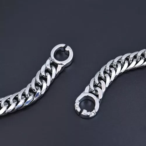 Replica Gucci Bracelets #1337677 $48.00 USD for Wholesale