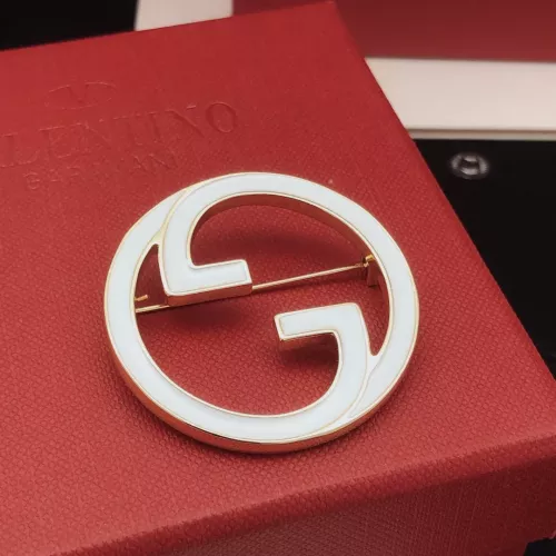Replica Gucci Brooches For Women #1337713 $27.00 USD for Wholesale