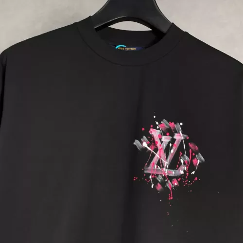 Replica Louis Vuitton LV T-Shirts Short Sleeved For Unisex #1338339 $42.00 USD for Wholesale