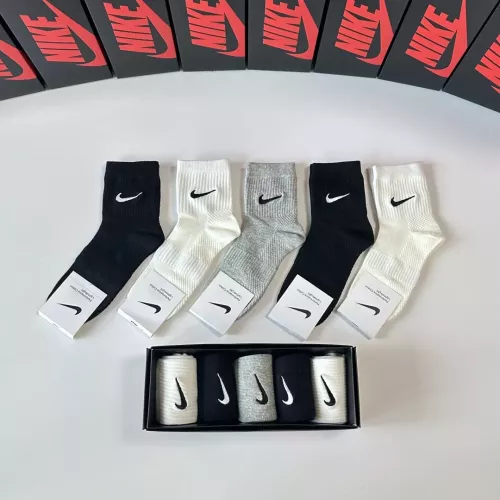 Nike Socks #1338610 $29.00 USD, Wholesale Replica Nike Socks