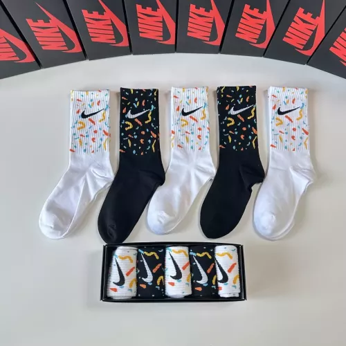 Nike Socks #1338611 $29.00 USD, Wholesale Replica Nike Socks