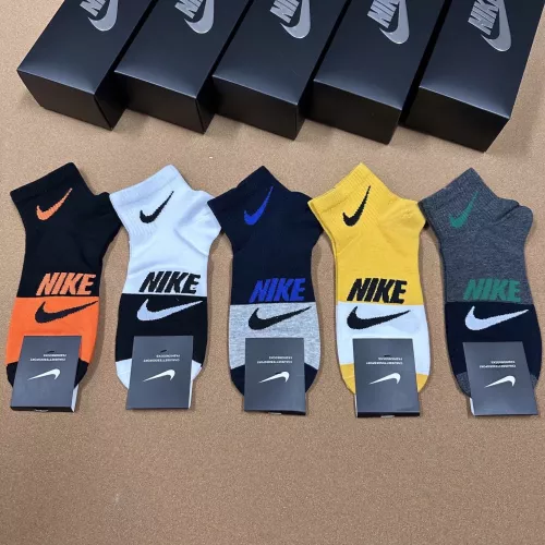 Nike Socks #1338641 $25.00 USD, Wholesale Replica Nike Socks