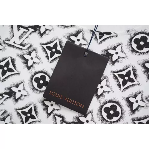 Replica Louis Vuitton LV T-Shirts Short Sleeved For Unisex #1343409 $34.00 USD for Wholesale