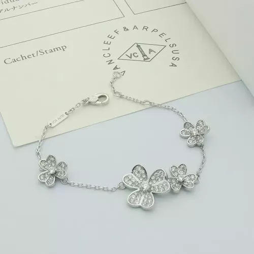 Van Cleef &amp; Arpels Bracelets For Women #1344026 $29.00 USD, Wholesale Replica Van Cleef &amp; Arpels Bracelets