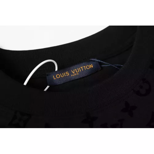 Replica Louis Vuitton LV T-Shirts Short Sleeved For Unisex #1346419 $32.00 USD for Wholesale