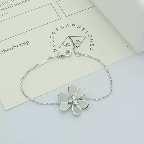 Van Cleef &amp; Arpels Bracelets For Women #1351814 $25.00 USD, Wholesale Replica Van Cleef &amp; Arpels Bracelets