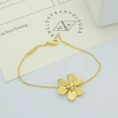 Van Cleef &amp; Arpels Bracelets For Women #1351816 $25.00 USD, Wholesale Replica Van Cleef &amp; Arpels Bracelets