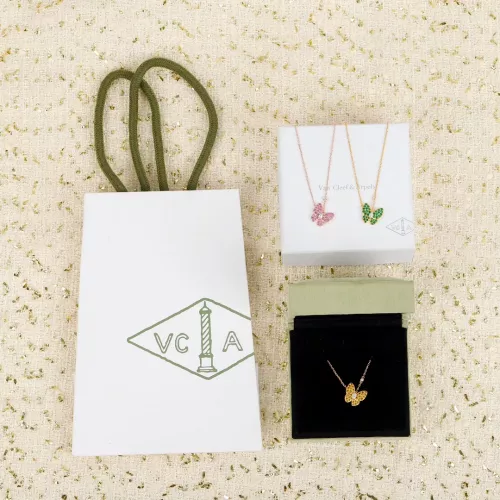 Replica Van Cleef & Arpels Necklaces For Women #1351872 $32.00 USD for Wholesale