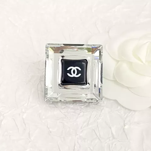 Chanel Brooches For Women #1352315 $32.00 USD, Wholesale Replica Chanel Brooches