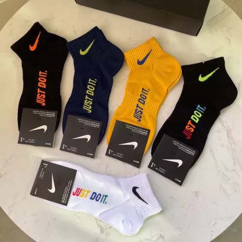 Nike Socks #1352876 $25.00 USD, Wholesale Replica Nike Socks