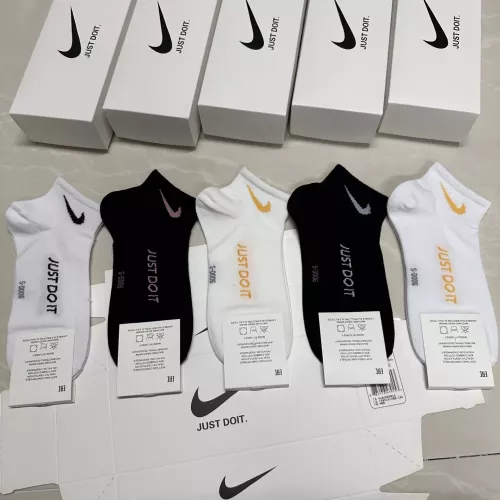 Nike Socks For Women #1360321 $25.00 USD, Wholesale Replica Nike Socks