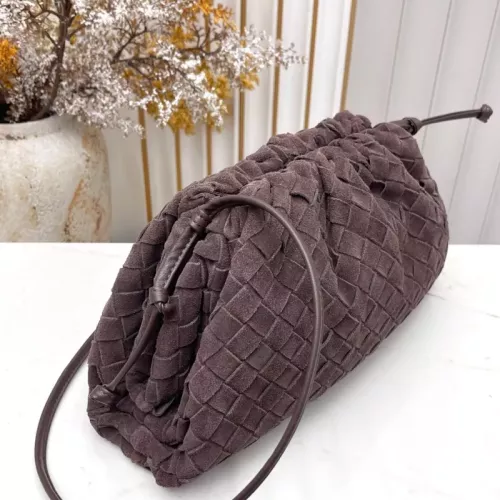 Replica Bottega Veneta BV AAA Quality Messenger Bags For Women #1388017 $112.00 USD for Wholesale