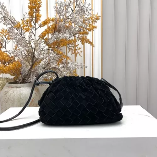 Bottega Veneta BV AAA Quality Messenger Bags For Women #1388033 $100.00 USD, Wholesale Replica Bottega Veneta BV AAA Quality Messenger Bags